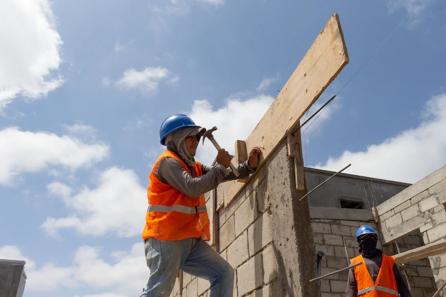 Construction workers building a block wall, featured by Los Angeles Stucco Build & Repair.